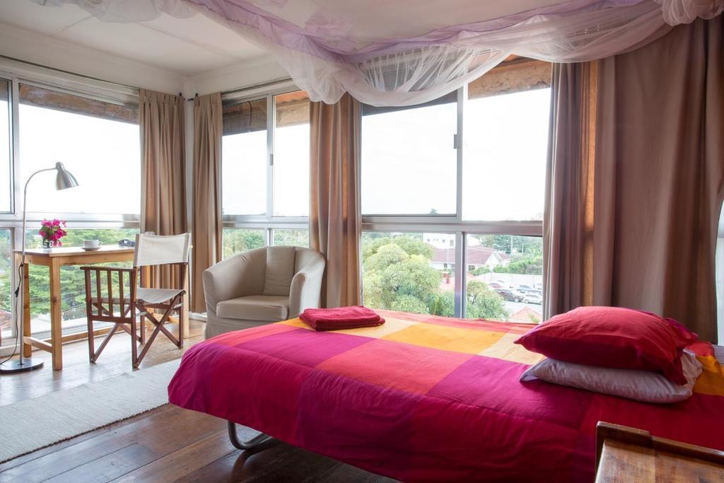 Q-Bar & Guesthouse Дар-эс-Саламе Номер фото
