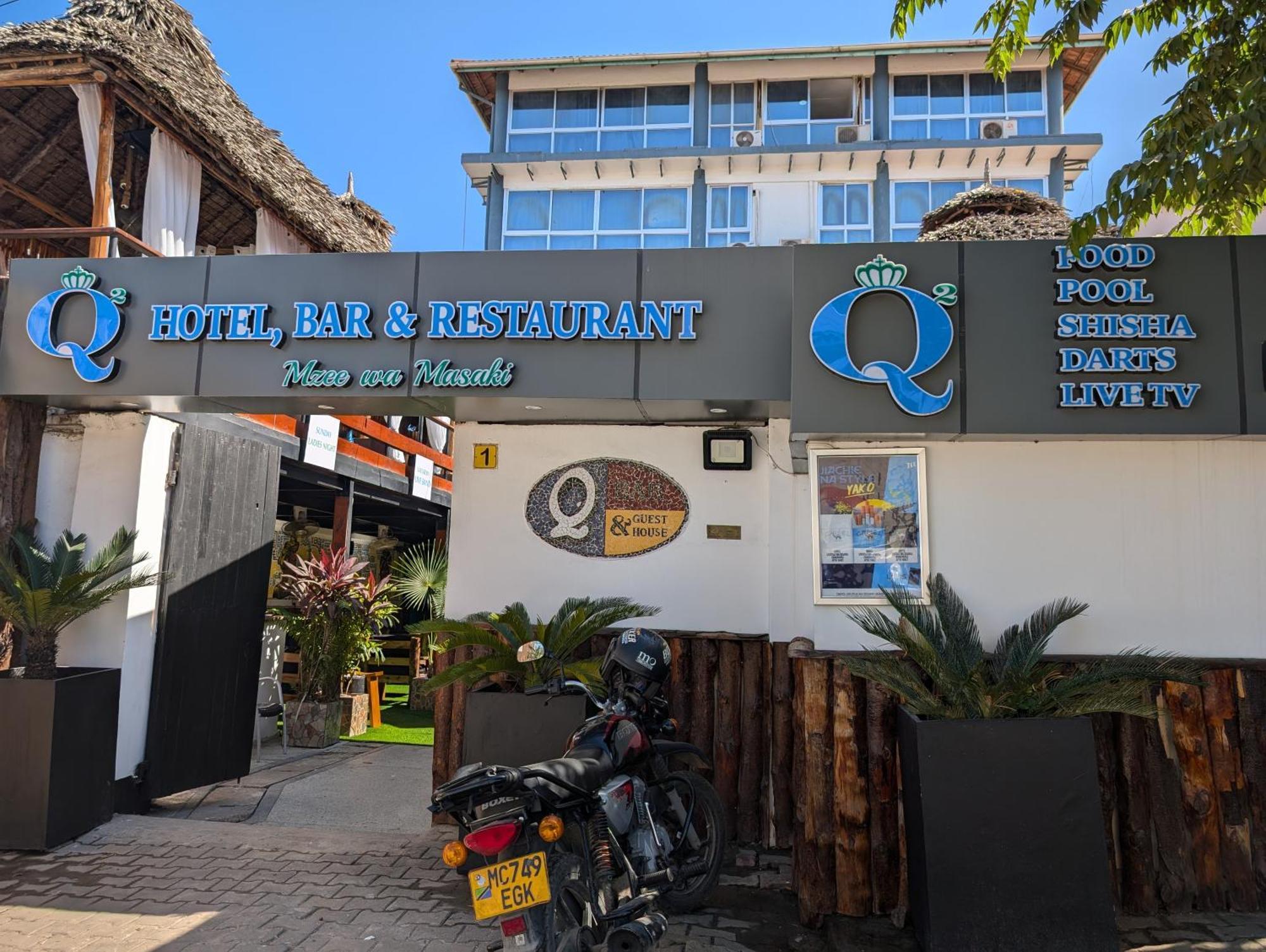Q-Bar & Guesthouse Дар-эс-Саламе Экстерьер фото