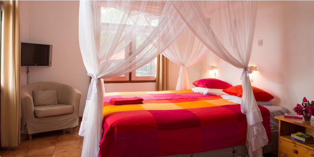 Q-Bar & Guesthouse Дар-эс-Саламе Экстерьер фото