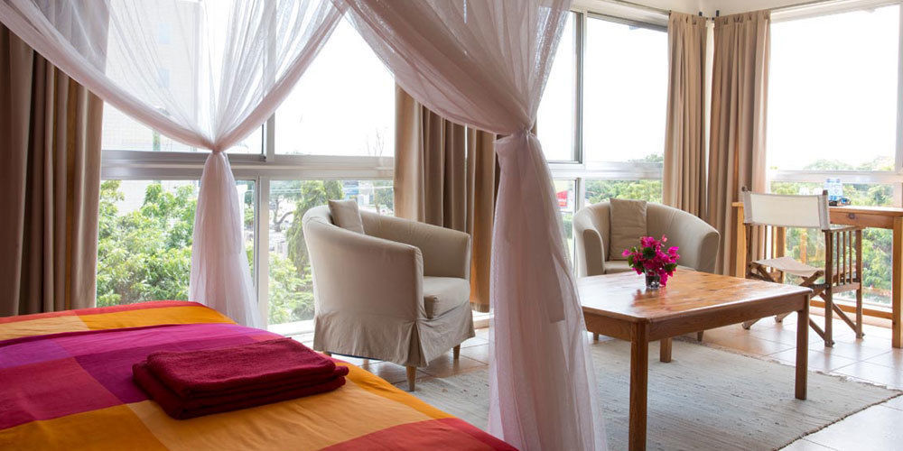 Q-Bar & Guesthouse Дар-эс-Саламе Экстерьер фото