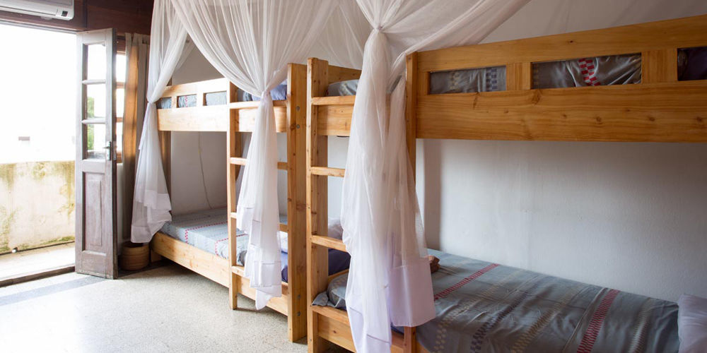Q-Bar & Guesthouse Дар-эс-Саламе Экстерьер фото